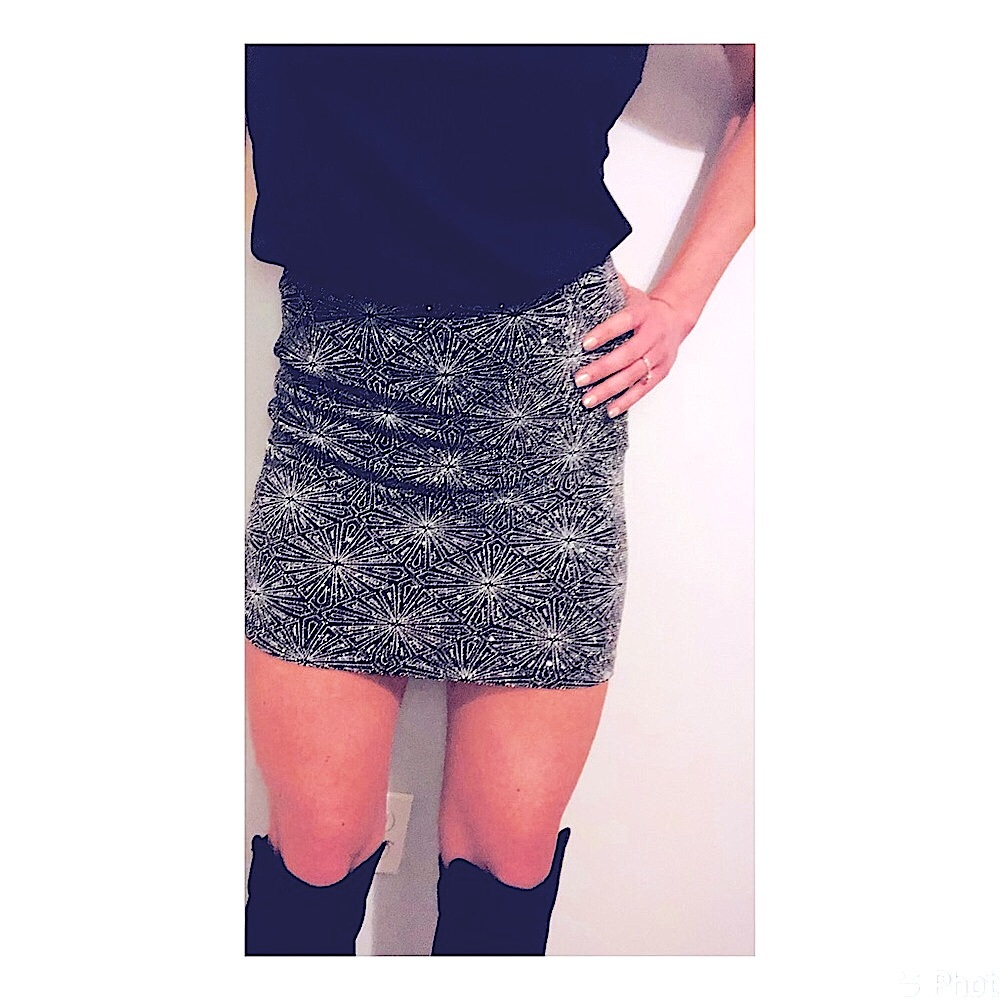 Sparkly mini fitted skirt